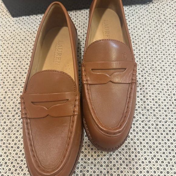 Ralph Lauren Wynnie Burnished Leather Loafer - Picture 10 of 12